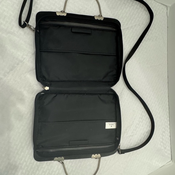 Vintage  bible carrier bag is black with a silver handle - Picture 5 of 5